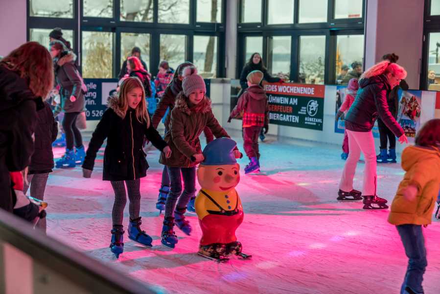 Überdachte Eisbahn: Eröffnung im November Überdachte Eisbahn: Eröffnung im November
