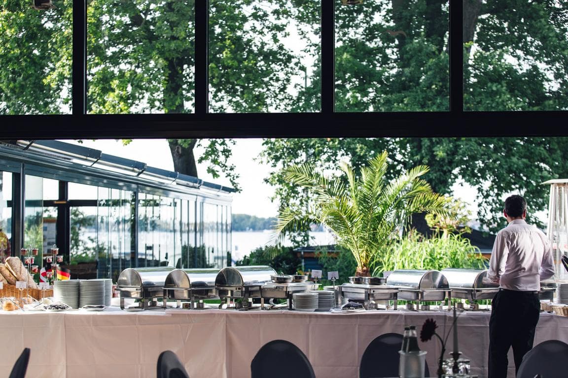Eventlocations in Berlin für jedes Wetter – Drinnen oder draußen feiern Drinnen oder draußen: Eventlocations für jedes Wetter in Berlin
